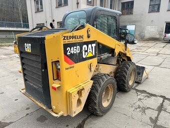 Smykový nakladač CAT 246D - 5