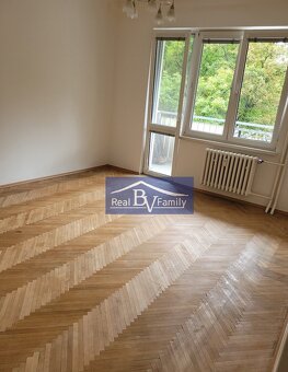 PREDAJ, OSTREDKY, RUŽINOV - 3 IZBOVÝ BYT - 5