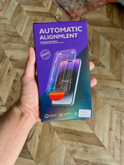 Ochranné sklo na iPhone 9D + aplikátor na iPhone 15 / 15 pro - 5