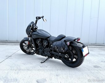 Indian Scout Rogue s výfukmi Jekkil&Hyde iba 418 km  - 5