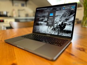 MacBook Pro 13 Space Gray 2019 - 5