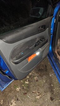 Ford Focus 2.0 100KW TDCI - havarovany, utrhnute 1 koleso - 5