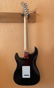 Predám elektrickú gitaru Squier by Fender - Stratocaster - 5