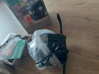 Odšťavovač Philips Viva Collection HR1832/ - 5