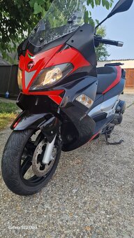 Aprilia SR MAX 125 ie - 5