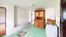 Na predaj rodinný dom v obci Považany s rovinatým pozemkom - 5