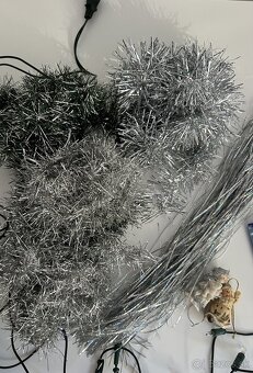 Vianočná výzdoba – svetielka, ozdoby, reťaze, háčiky za 3EUR - 5