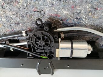 roleta kufra VW PASSAT CC B6 3c8861325 130€ - 5