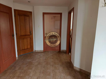 Priestranný 6 - izbový rodinný dom vo Veľkých Ripňanoch - 5