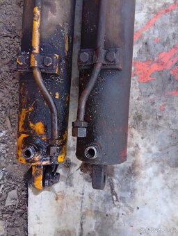 Predám tieto 2 dvojčinné rovnaké piestnice - 5