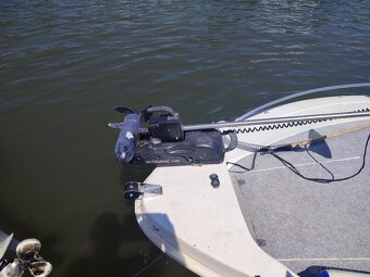 Predám motorový čln, s mot. Suzuki 15/20 hp - 5