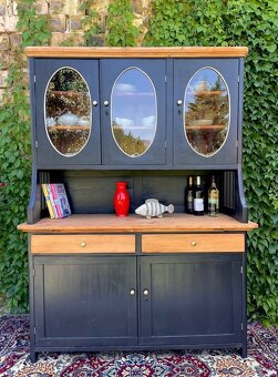 Stary kredenc v povodnom stave - 5