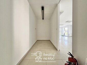 Na prenájom obchodný priestor na Podzámskej ul. pri tržnici - 5