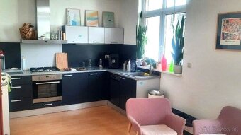 Kancelárske priestory s vysokými stropmi a súkromným dvorom - 5