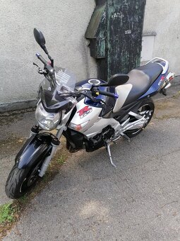 SUZUKI GSR 600 - 5