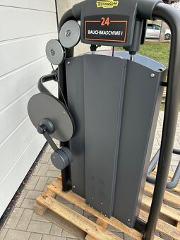 Stroj na brucho Technogym Selection Black Edition - 5