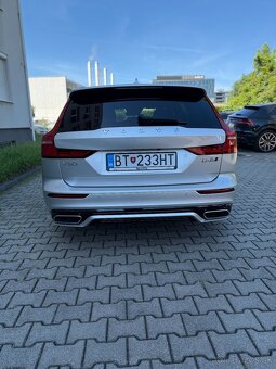 Predám Volvo V60 R DESIGN, AWD, AT8, r.v. 2020 - 5