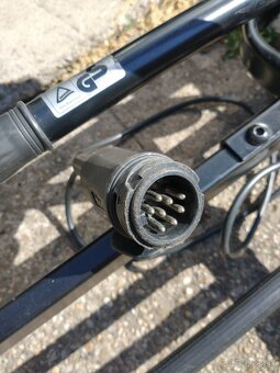 Predam uzamykatelny drziak bicyklov na tazne - 5