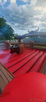 Skákaci hrad rodeo býk - 5