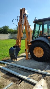 Predám traktor bager case 580 super - 5