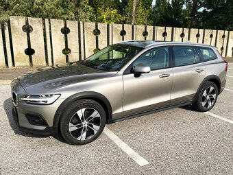 99tis Volvo V60 CROSS COUNTRY B4 AWD A/T 2.0l 145KW - 5
