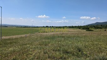 Stavebný pozemok 681 m2 v Štitároch - 5