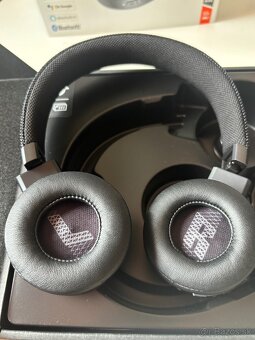 Jbl live 460NC čiernej farby - 5