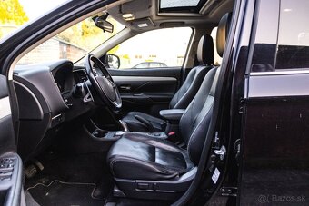 Mitsubishi Outlander Hybrid / Bi-Xenon / Strešné okno / - 5