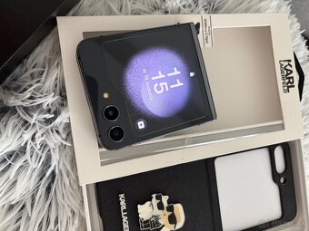 Samsung Z Flip 5 - 5