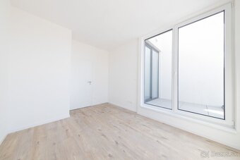 REZERVOVANÝ - MIKELSSEN - Na predaj priestranný 3 izbový byt - 5
