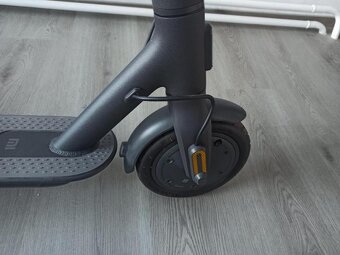 Predám elektrickú kolobežku Xiaomi Essential - 5