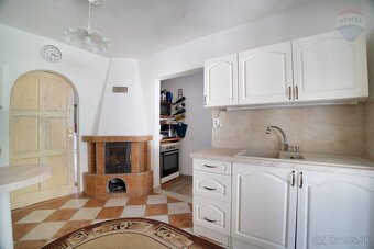 4 IZBOVÝ RODINNÝ DOM S KRÁSNOU ZÁHRADOU - 5