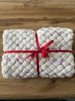 Háčkovaná bielofialová deka z jemnej eco vlny - 5