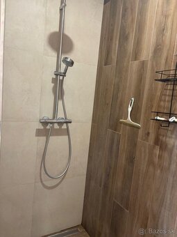 Nesvady- Prenájom prízemia poschodového RD - 5