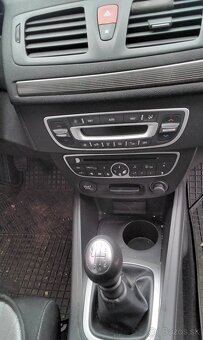 Renault Megane III Grantour 1.6 2010 predám PIATE DVERE, MOT - 5