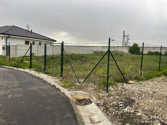 Priestranný stavebný pozemok vhodný pre bungalov (93e/m2) - 5