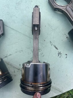Ojnice a piesty BMW N57D30A - 5