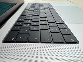 MacBook Pro (16-palcový, 2021) - 5