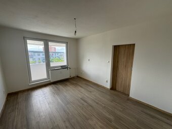 Predám 1-izbový zrekonštruovaný byt s balkónom, Levice - 5