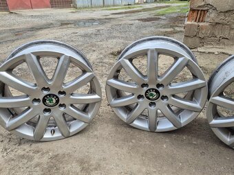 Liatinové kolesá a kamera do autá - 5