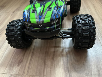 Traxxas Hoss - 5
