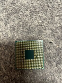 AMD Ryzen 5 2600 - 5