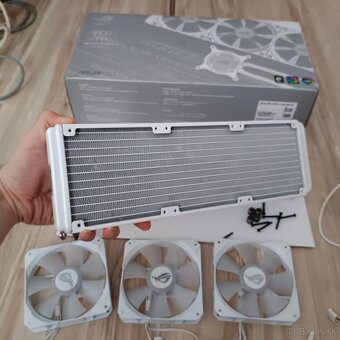 ASUS ROG strix lc 360 RGB - white edition - 5
