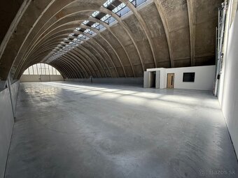 VÝNIMOČNÁ PARABOLICKÁ SKLADOVÁ HALA - 5