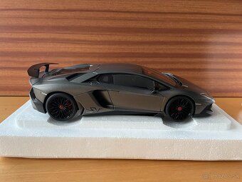 1:18 Autoart - Lamborghini Aventador SV - 5