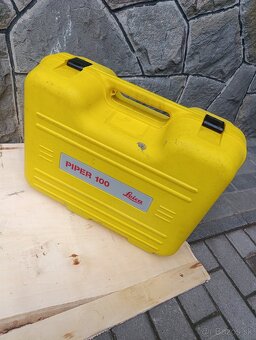 Potrubný laser Leica PIPER 100 (červený lúč) na kladenie od - 5