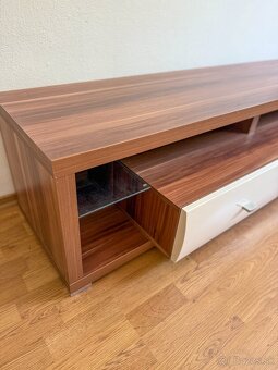 Skrinka pod TV - 5