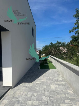 Novostavba domu s výhľadom na more a bazénom v Chorvátsku v  - 5