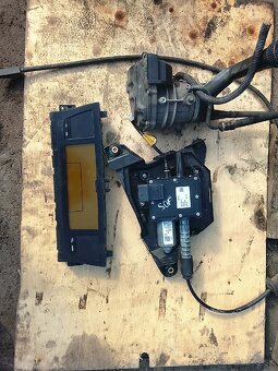 Predám ND Citroen C4 Grand 
R.v.2007 - 5