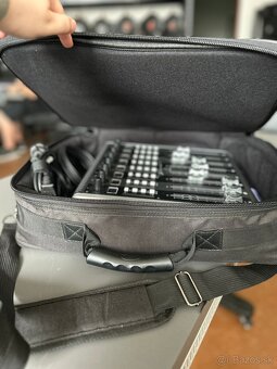 Predám Behringer X-Touch Extender - 5